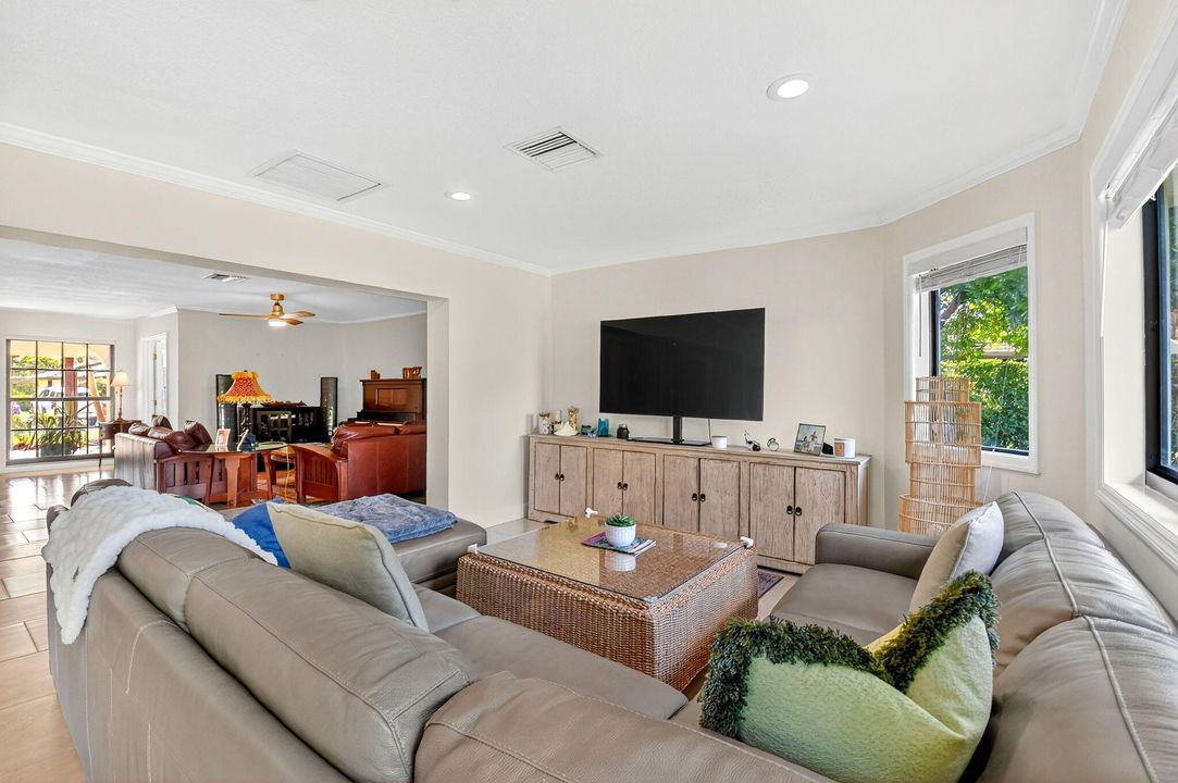 For Rent: $3,400 (3 beds, 2 baths, 2070 Square Feet)