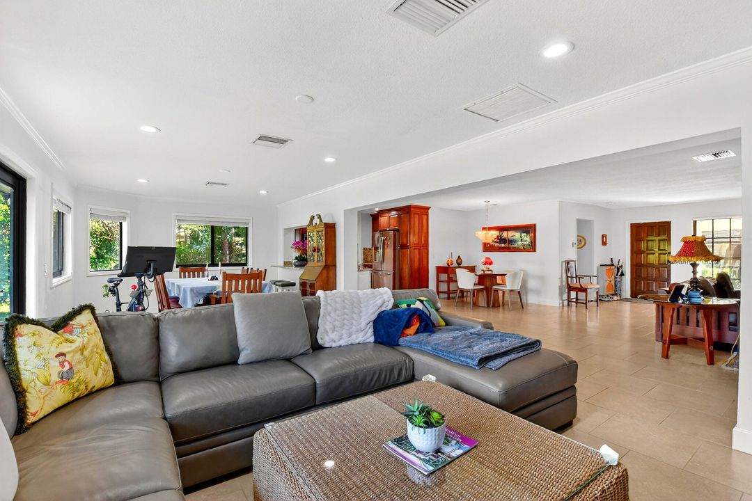 For Rent: $3,400 (3 beds, 2 baths, 2070 Square Feet)