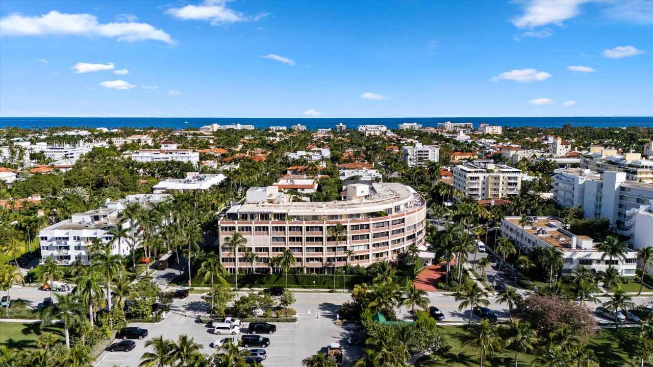 На продажу: $3,350,000 (2 спален, 2 ванн, 2330 Квадратных фут)