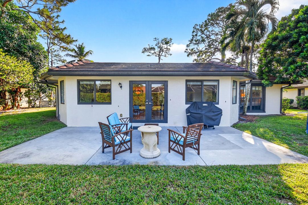 For Rent: $3,400 (3 beds, 2 baths, 2070 Square Feet)