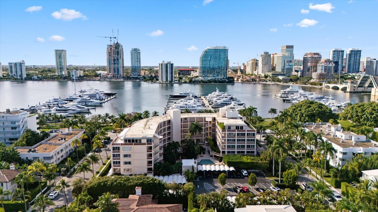 На продажу: $3,350,000 (2 спален, 2 ванн, 2330 Квадратных фут)