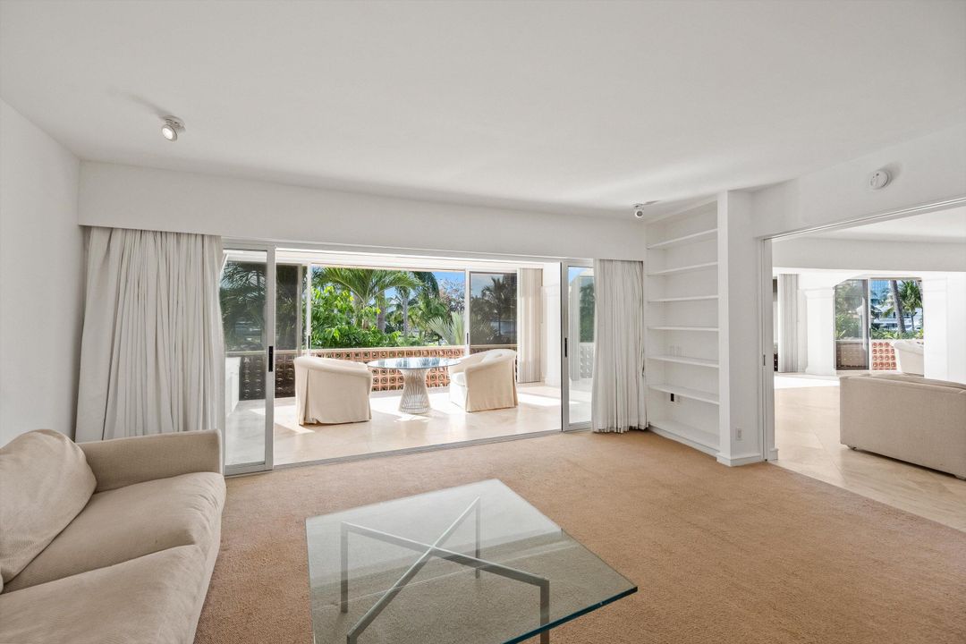 На продажу: $3,350,000 (2 спален, 2 ванн, 2330 Квадратных фут)