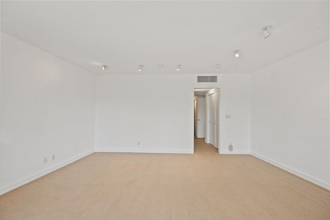 На продажу: $3,350,000 (2 спален, 2 ванн, 2330 Квадратных фут)