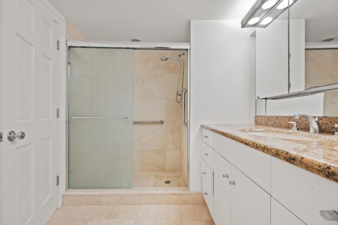 На продажу: $3,350,000 (2 спален, 2 ванн, 2330 Квадратных фут)