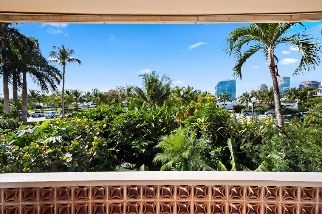 На продажу: $3,350,000 (2 спален, 2 ванн, 2330 Квадратных фут)