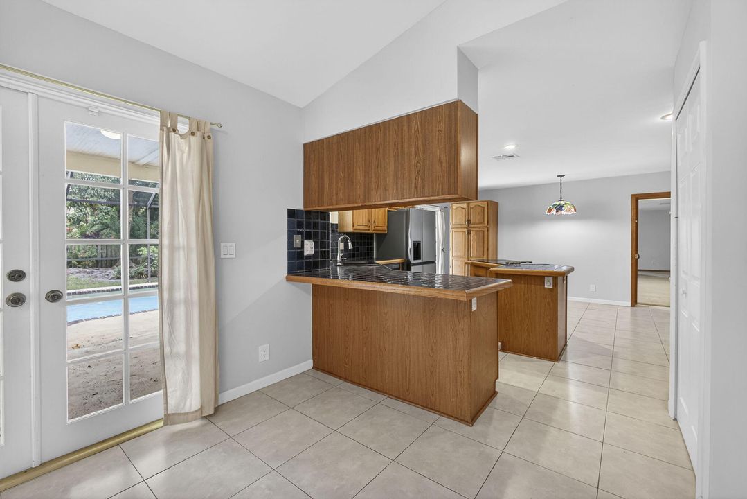 For Rent: $5,600 (5 beds, 3 baths, 3141 Square Feet)