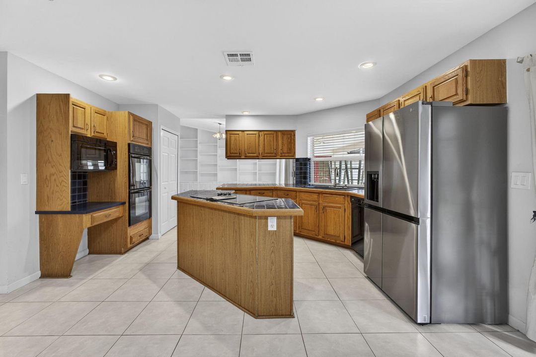 For Rent: $5,600 (5 beds, 3 baths, 3141 Square Feet)