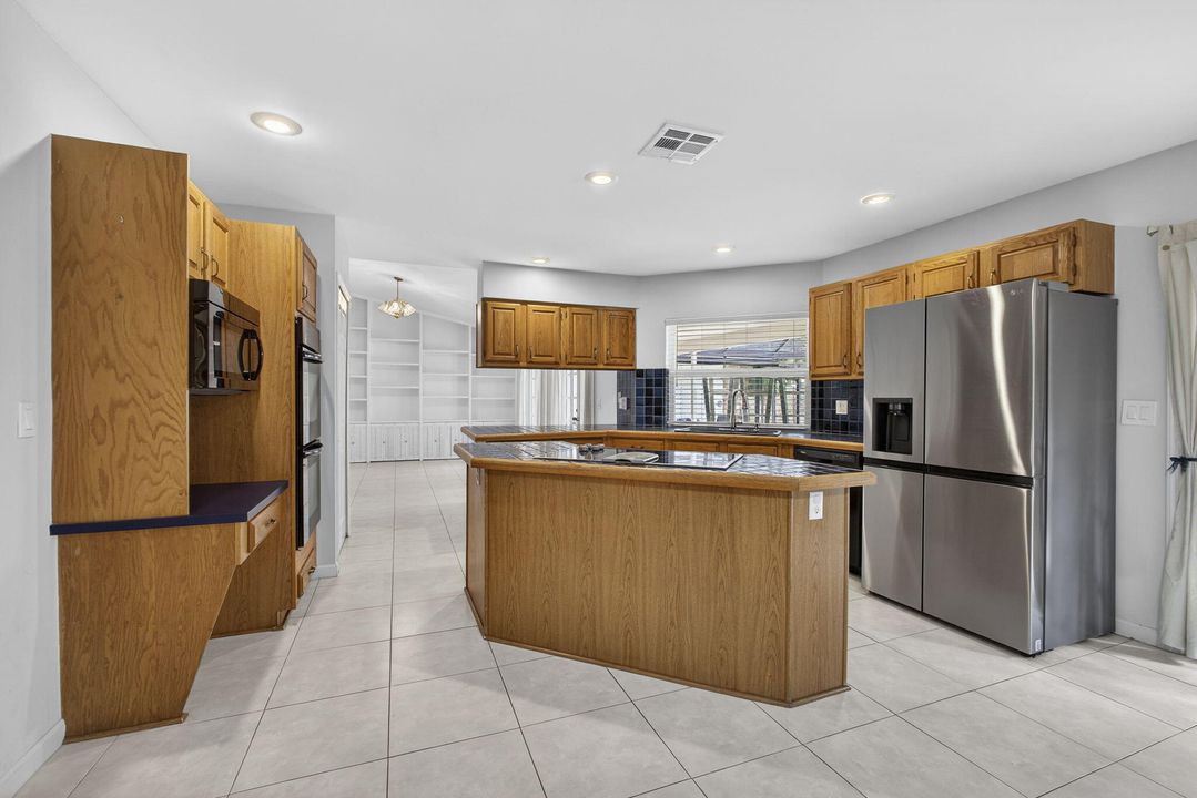 For Rent: $5,600 (5 beds, 3 baths, 3141 Square Feet)