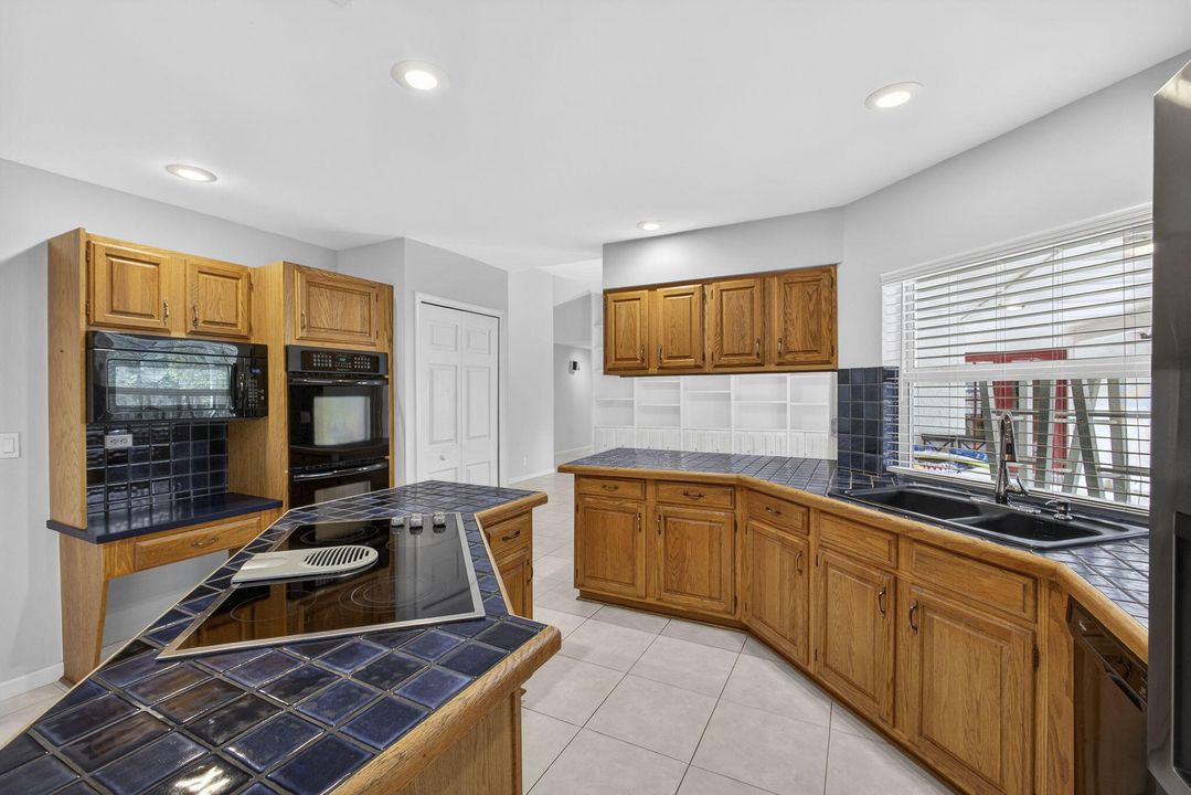 For Rent: $5,600 (5 beds, 3 baths, 3141 Square Feet)