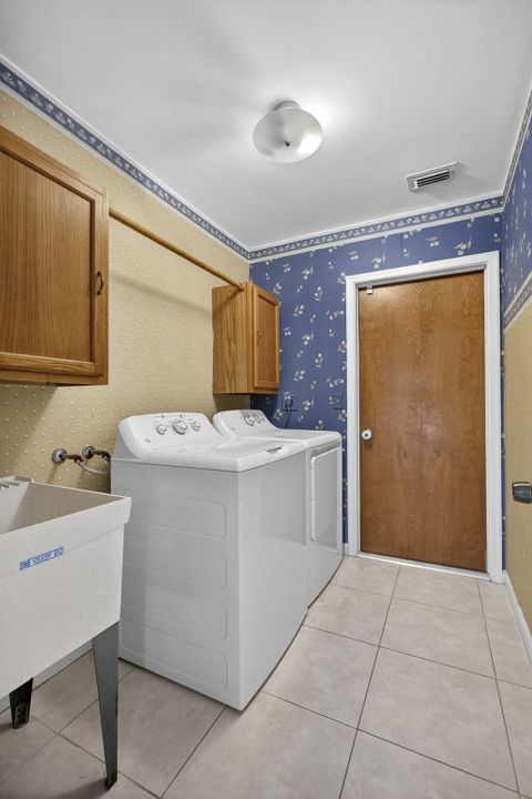 For Rent: $5,600 (5 beds, 3 baths, 3141 Square Feet)