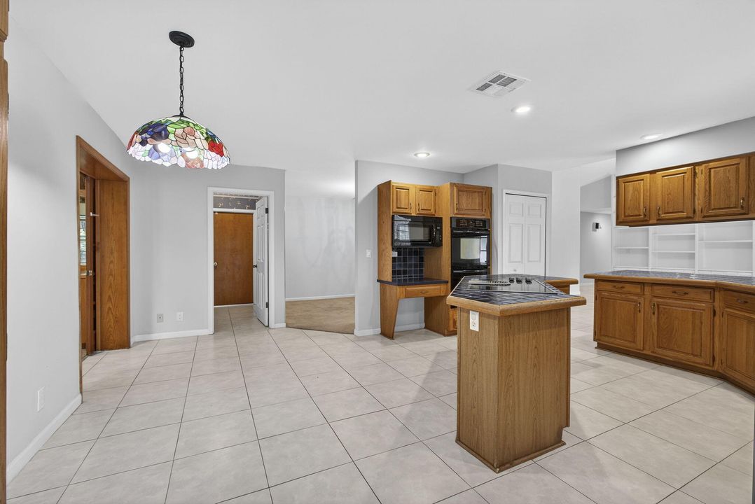 For Rent: $5,600 (5 beds, 3 baths, 3141 Square Feet)