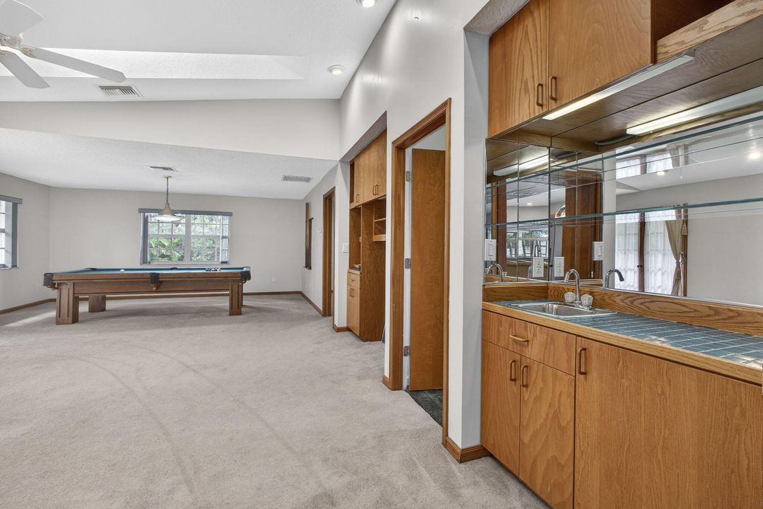 For Rent: $5,600 (5 beds, 3 baths, 3141 Square Feet)