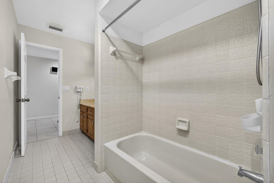 For Rent: $5,600 (5 beds, 3 baths, 3141 Square Feet)