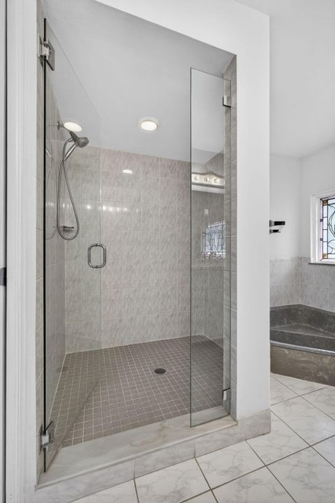 For Rent: $5,600 (5 beds, 3 baths, 3141 Square Feet)