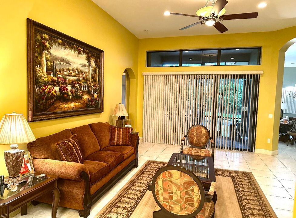 En Venta: $725,000 (4 camas, 3 baños, 2826 Pies cuadrados)