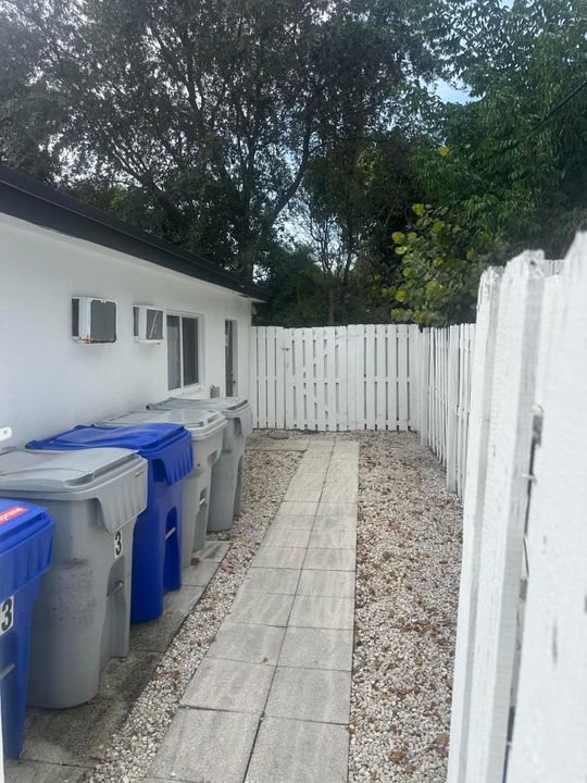 出租: $1,700 (1 贝兹, 1 浴室, 1916 平方英尺)