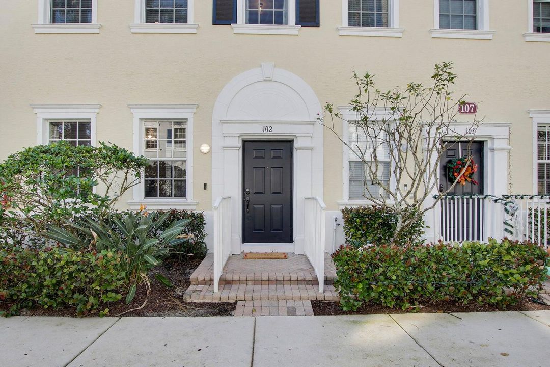 For Rent: $3,500 (2 beds, 2 baths, 1542 Square Feet)