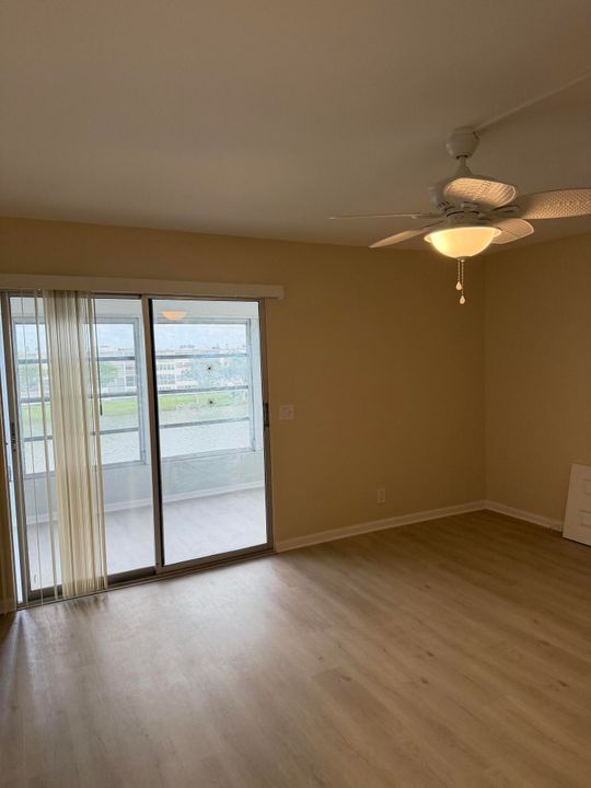 На продажу: $159,900 (1 спален, 1 ванн, 738 Квадратных фут)