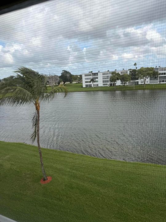 На продажу: $159,900 (1 спален, 1 ванн, 738 Квадратных фут)