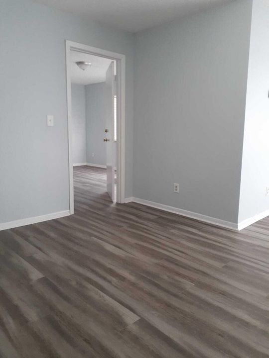 For Rent: $2,295 (3 beds, 2 baths, 1120 Square Feet)