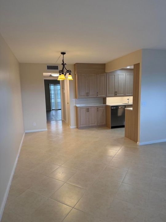 На продажу: $159,900 (1 спален, 1 ванн, 738 Квадратных фут)