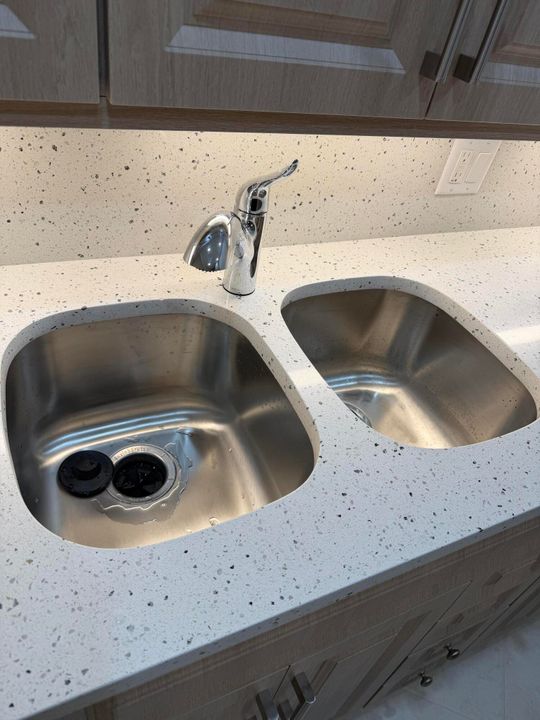 На продажу: $159,900 (1 спален, 1 ванн, 738 Квадратных фут)