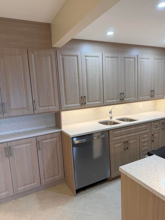 На продажу: $159,900 (1 спален, 1 ванн, 738 Квадратных фут)