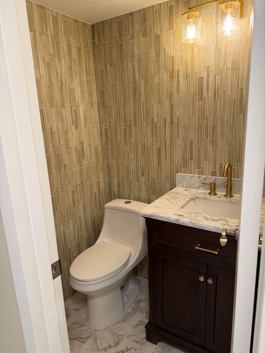 На продажу: $159,900 (1 спален, 1 ванн, 738 Квадратных фут)