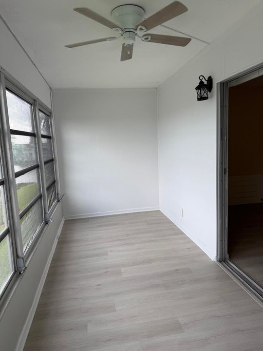 На продажу: $159,900 (1 спален, 1 ванн, 738 Квадратных фут)