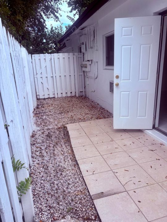 出租: $1,700 (1 贝兹, 1 浴室, 1916 平方英尺)