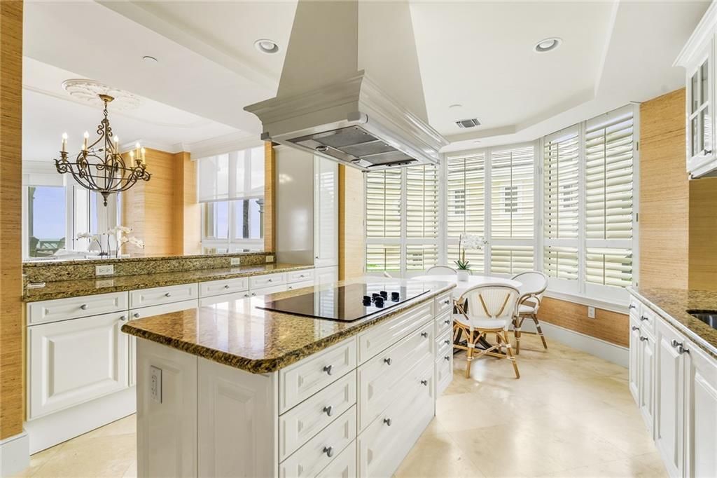 En Venta: $2,675,000 (3 camas, 3 baños, 2718 Pies cuadrados)