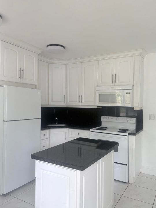 出租: $1,700 (1 贝兹, 1 浴室, 1916 平方英尺)