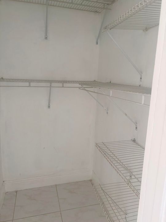 出租: $1,700 (1 贝兹, 1 浴室, 1916 平方英尺)