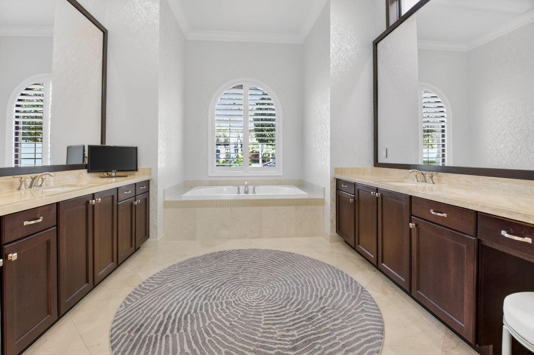 待售: $2,349,000 (5 贝兹, 5 浴室, 5031 平方英尺)