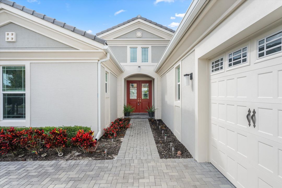 For Sale: $799,990 (3 beds, 3 baths, 2410 Square Feet)