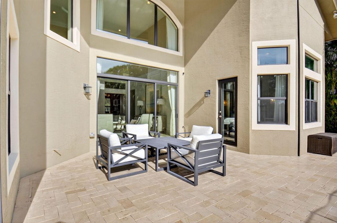 待售: $2,349,000 (5 贝兹, 5 浴室, 5031 平方英尺)