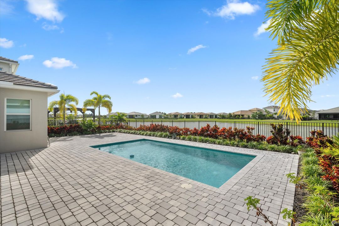 For Sale: $799,990 (3 beds, 3 baths, 2410 Square Feet)