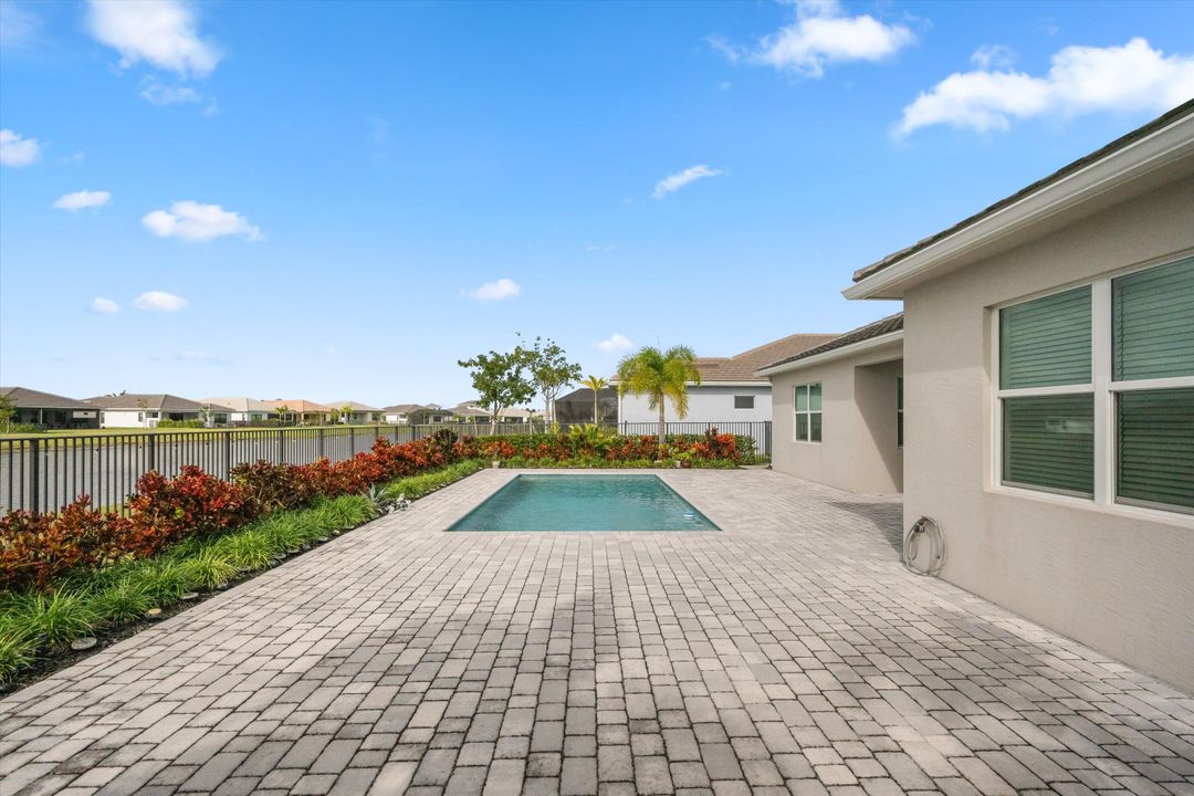 For Sale: $799,990 (3 beds, 3 baths, 2410 Square Feet)