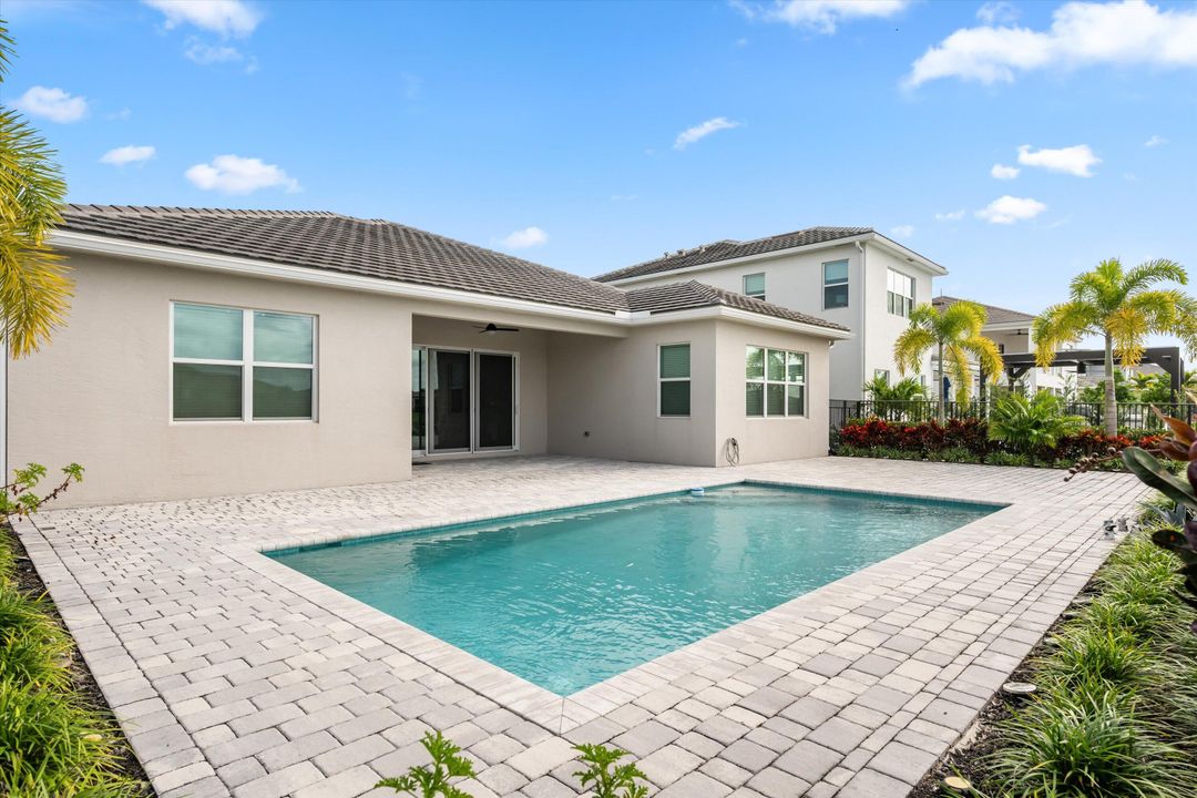 For Sale: $799,990 (3 beds, 3 baths, 2410 Square Feet)