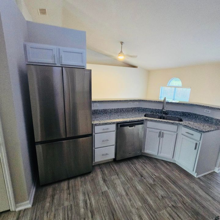 En Venta: $329,000 (4 camas, 2 baños, 1655 Pies cuadrados)