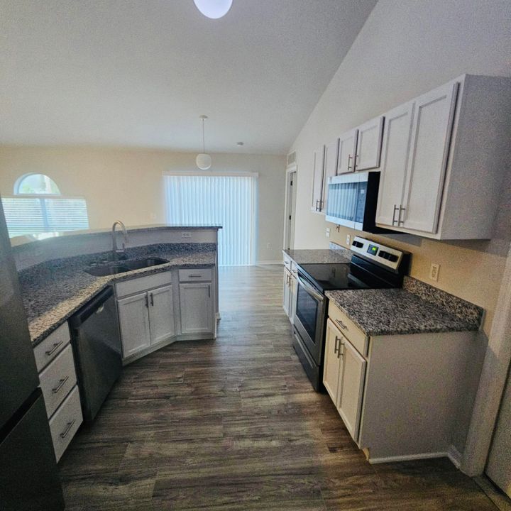 En Venta: $329,000 (4 camas, 2 baños, 1655 Pies cuadrados)