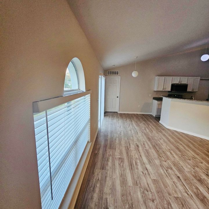 En Venta: $329,000 (4 camas, 2 baños, 1655 Pies cuadrados)