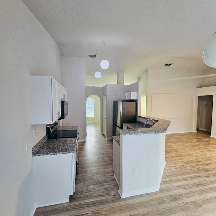 En Venta: $329,000 (4 camas, 2 baños, 1655 Pies cuadrados)