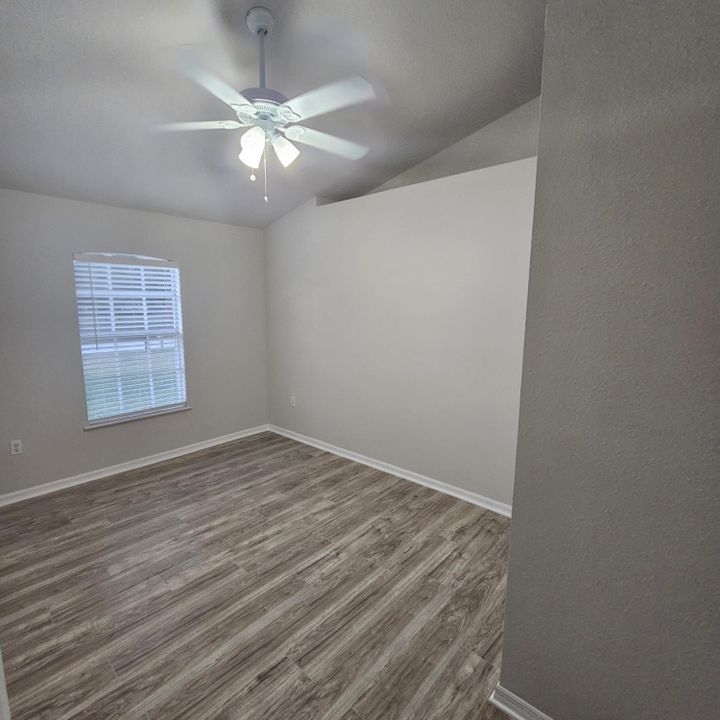 En Venta: $329,000 (4 camas, 2 baños, 1655 Pies cuadrados)