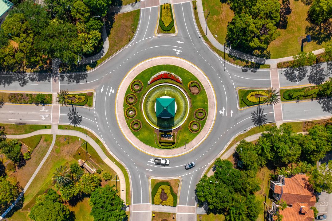 出租: $9,500 (4 贝兹, 3 浴室, 3350 平方英尺)