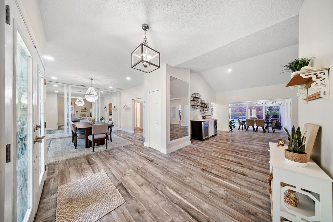 出租: $9,500 (4 贝兹, 3 浴室, 3350 平方英尺)