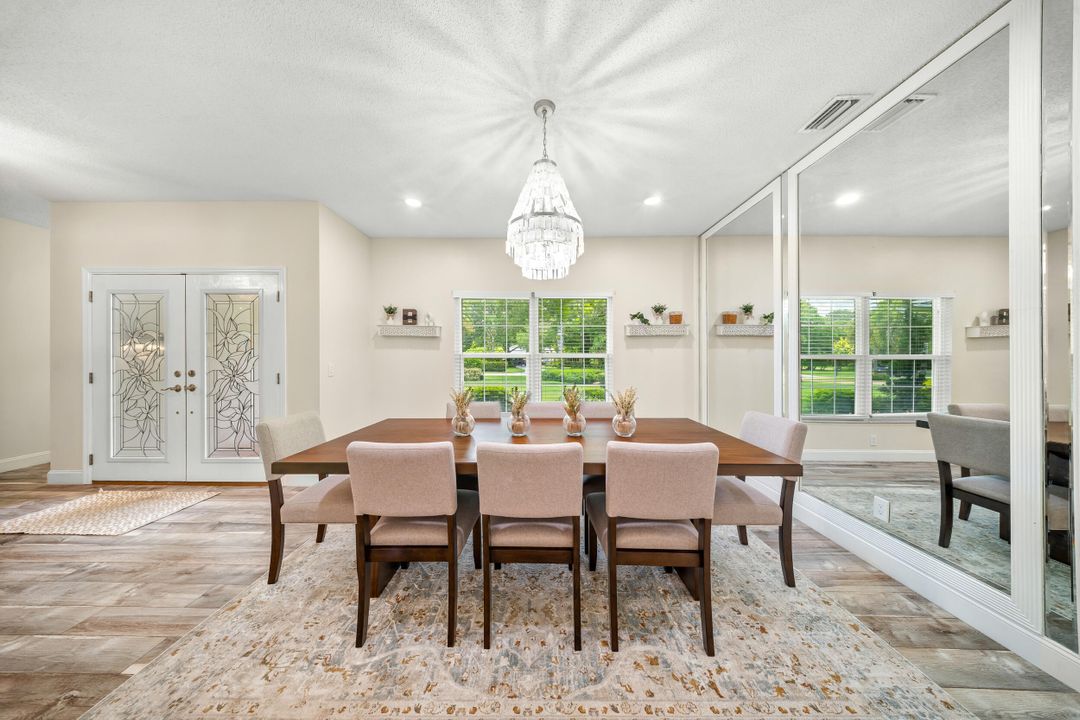 出租: $9,500 (4 贝兹, 3 浴室, 3350 平方英尺)