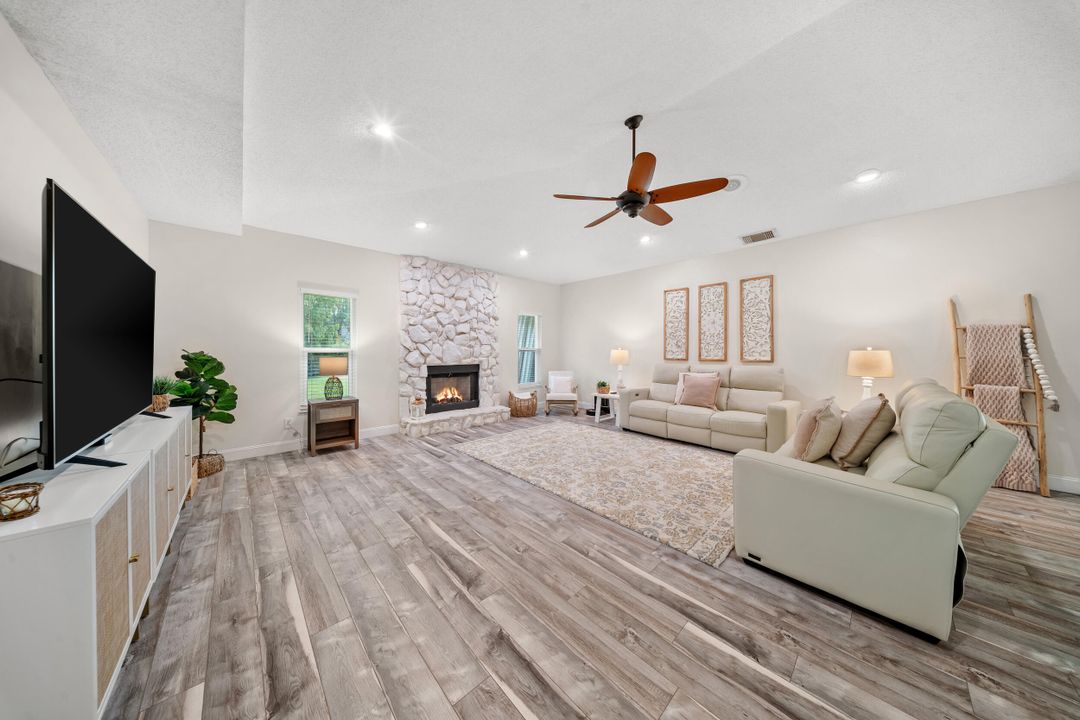 出租: $9,500 (4 贝兹, 3 浴室, 3350 平方英尺)