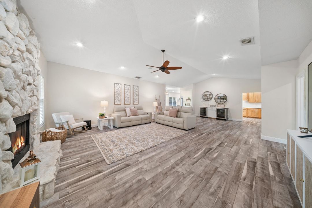 出租: $9,500 (4 贝兹, 3 浴室, 3350 平方英尺)