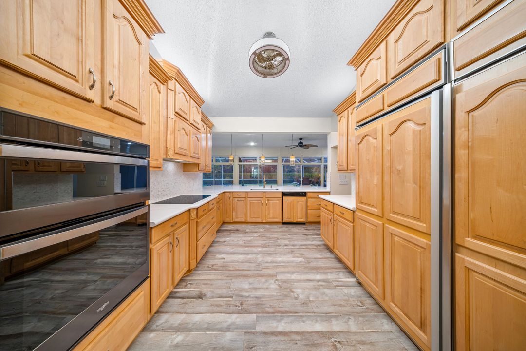 出租: $9,500 (4 贝兹, 3 浴室, 3350 平方英尺)